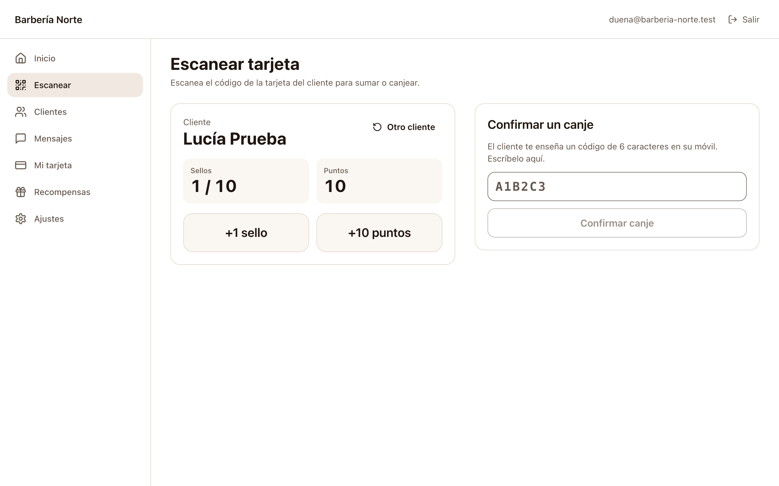 El escáner de Poncha con una clienta encontrada y botones para sumar sellos o puntos